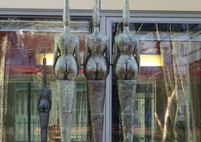 7 Recurrence, bronze 2m commissioned for VINCI's main entrance hall, Paris*